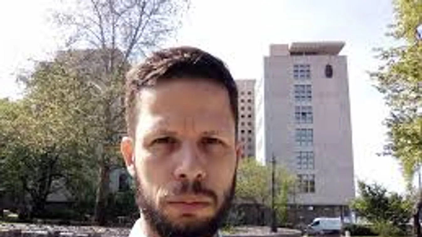 Tordai Bence az orosz vakcina ellen kampányolt, majd saját magát beoltatta vele