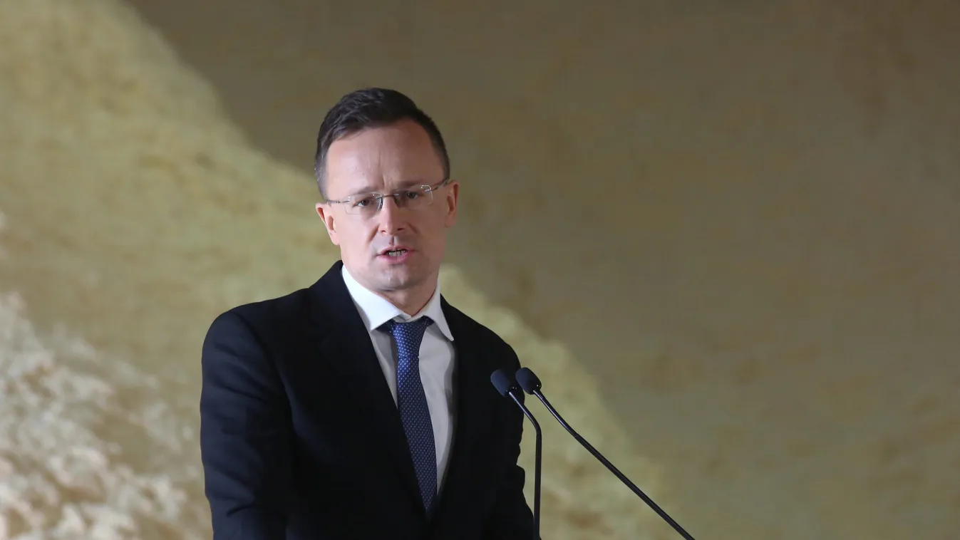 Szijjártó Péter: A beoltottak szabadon utazhatnak Szerbiába és Montenegróba