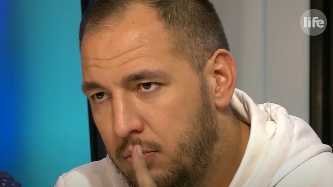 Videó, Curtis bevallotta azt, amire senki sem számított