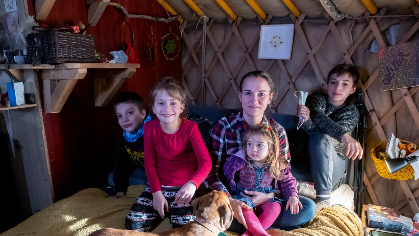 Férje fájdalmas halála után elképesztő helyen él négy gyermekével az özvegy