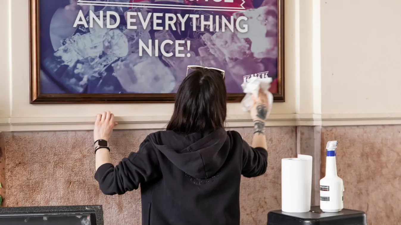 Pincérnek állnál? Enélkül nem vesznek fel a vendéglátósok