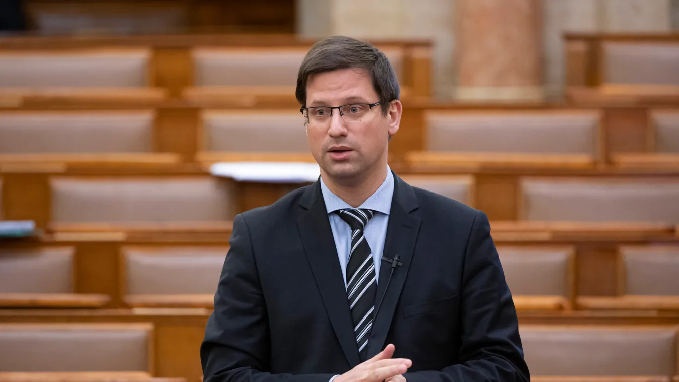 Gulyás Gergely: E hónap végéig akár 4,4 millió embert is be tudunk oltani
