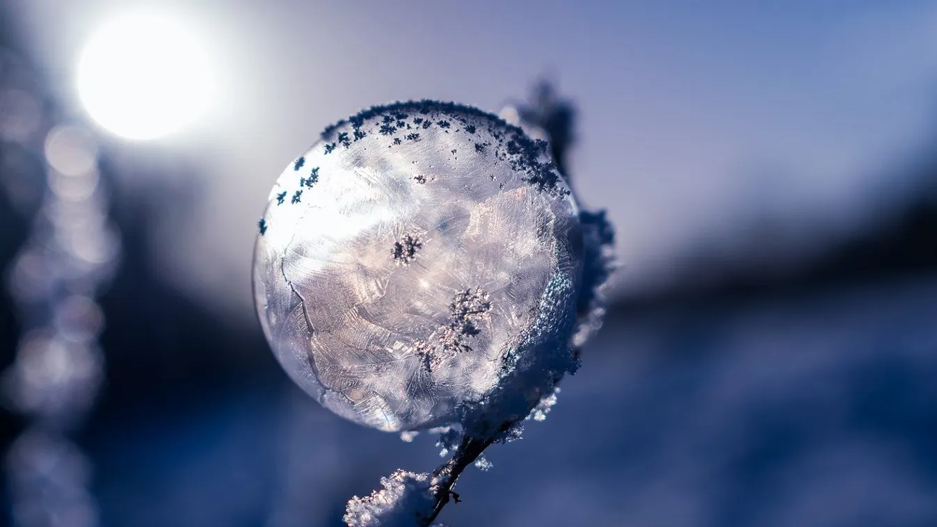 Kiadták a veszélyjelzést: jégesővel és havazással csap le az országra a zivatar