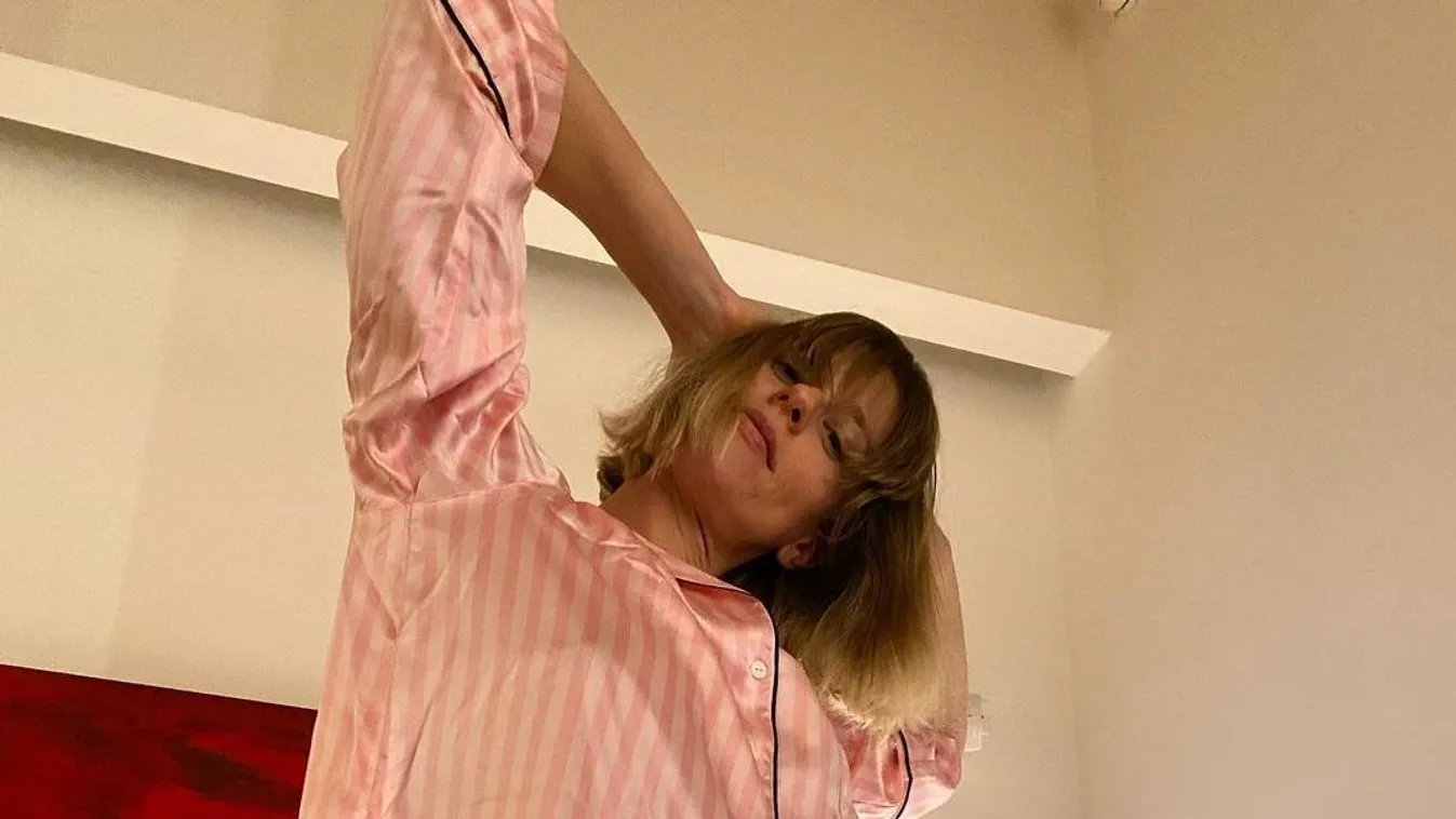 Őrült videó a budapesti hotelszobából, így osztozott egy pizsamán a két szexi úszónő