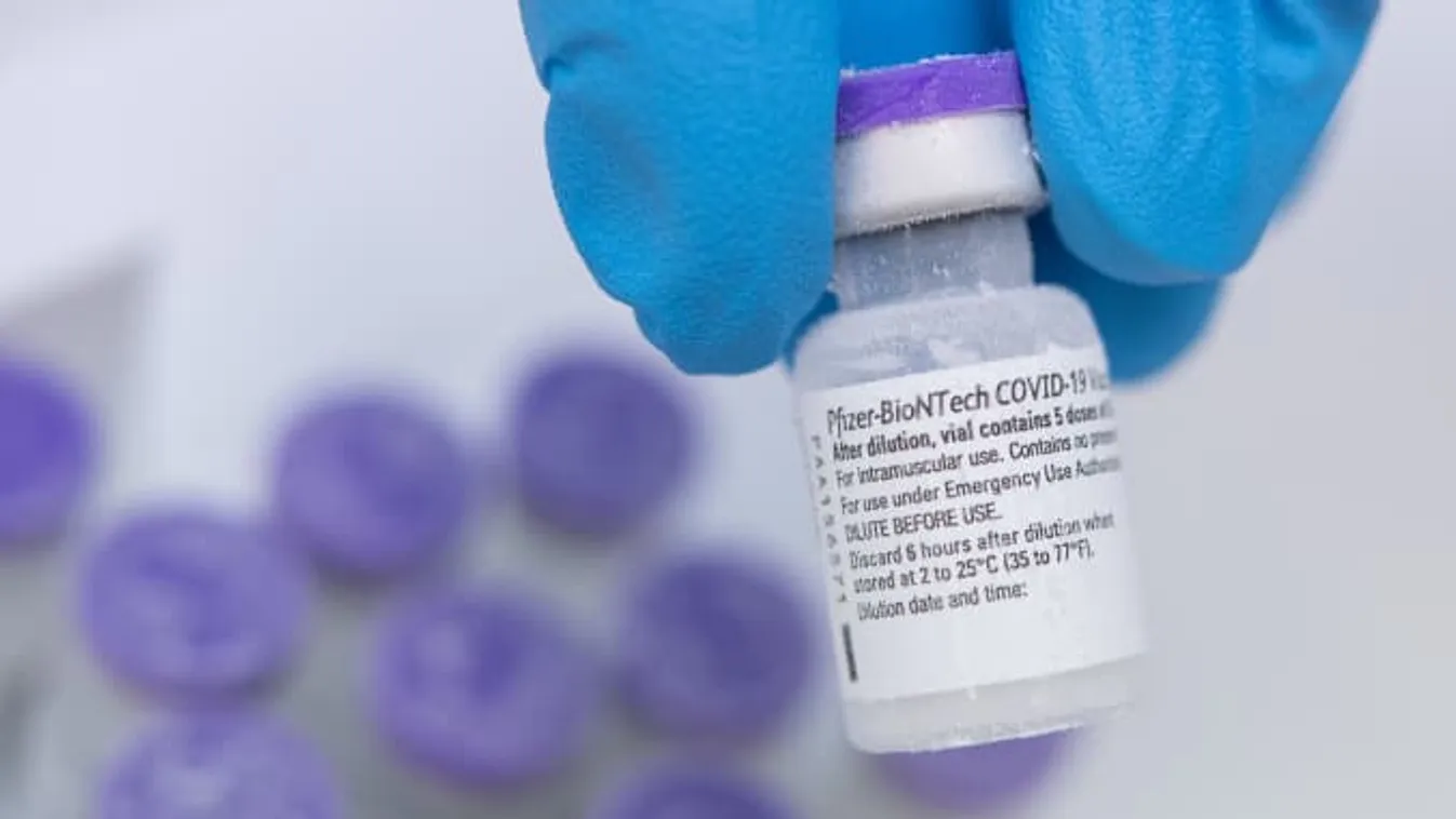 Szakértők állítják: nincs szükség évenkénti oltásokra, a gyógyszergyártók nyerészkedni akarnak