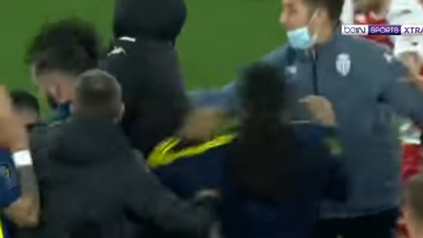 Tömegverekedés a stadionban, szurkolók sem kellettek a botrányhoz – videó