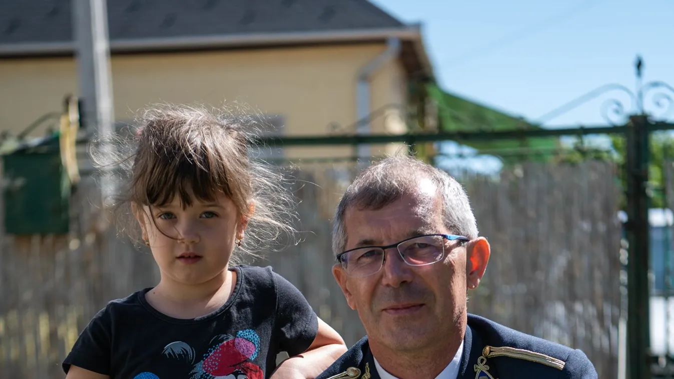 Így lepte meg a  rendőrség az 5 éves Elenát, aki tárcsázta a 112-t