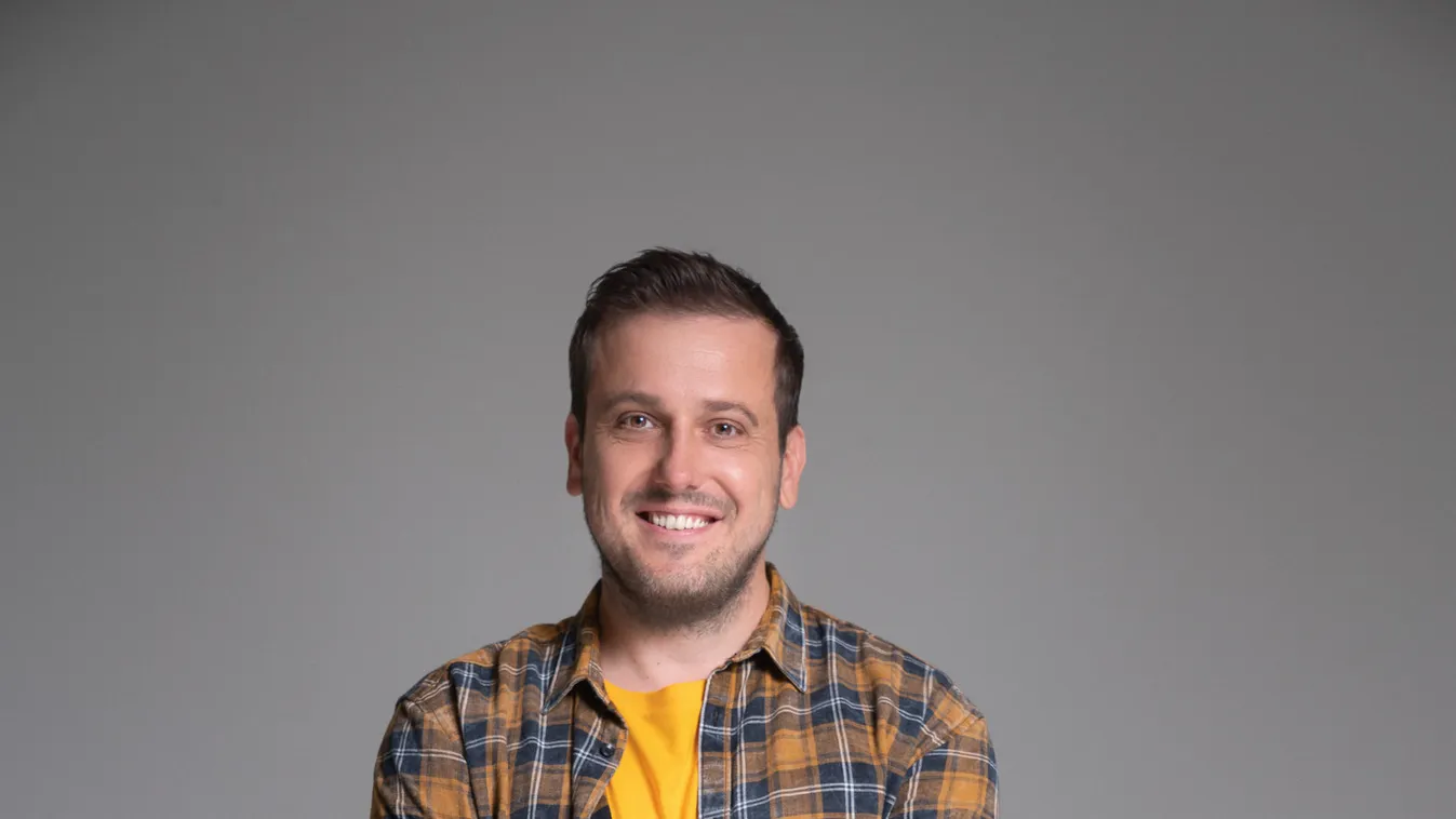 Sokakat érintő, fontos kérdéseket is feszeget a Mintaapák - Videó