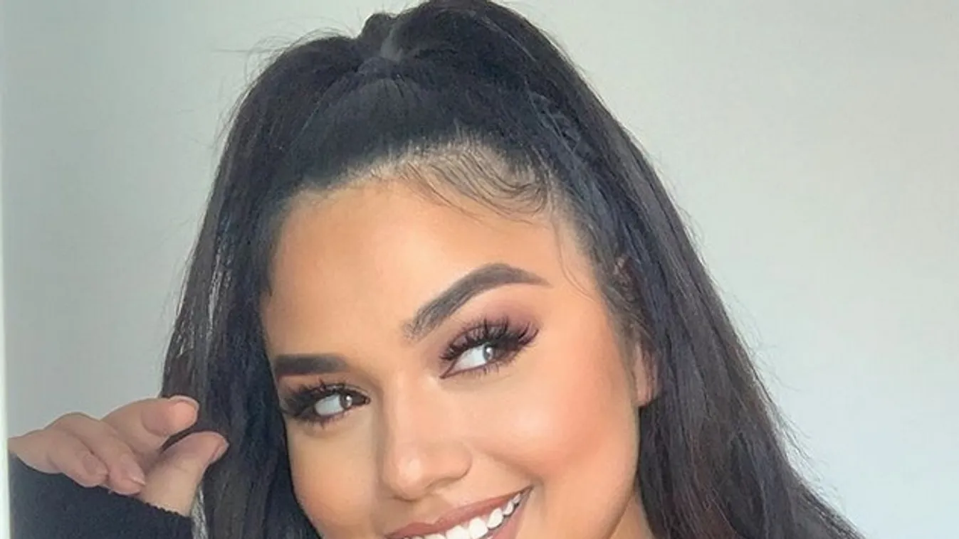 Aprócska bugyiban mutatta meg csodás testét a világhírű magyar ducimodell - Fotó