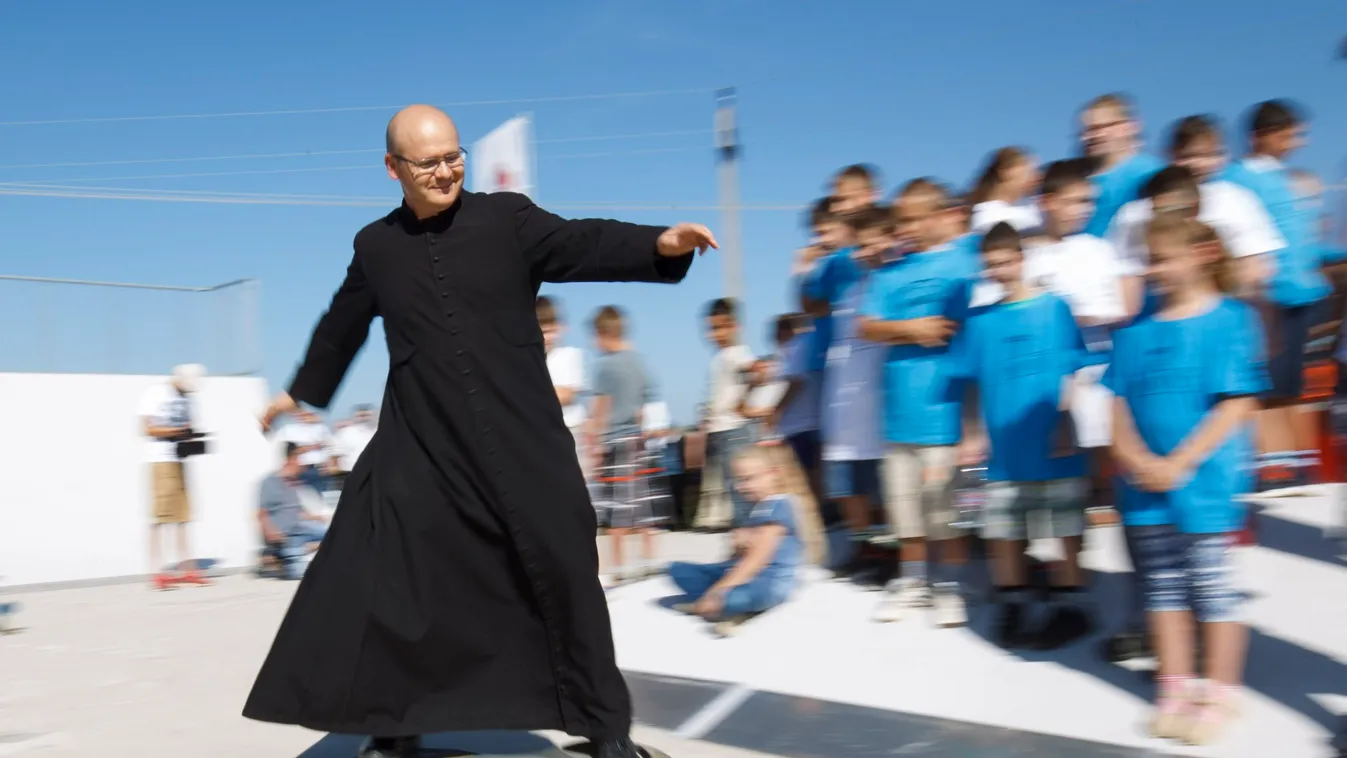 Először szólalt meg a gördeszkás pap, miután kórházba került koronavírussal