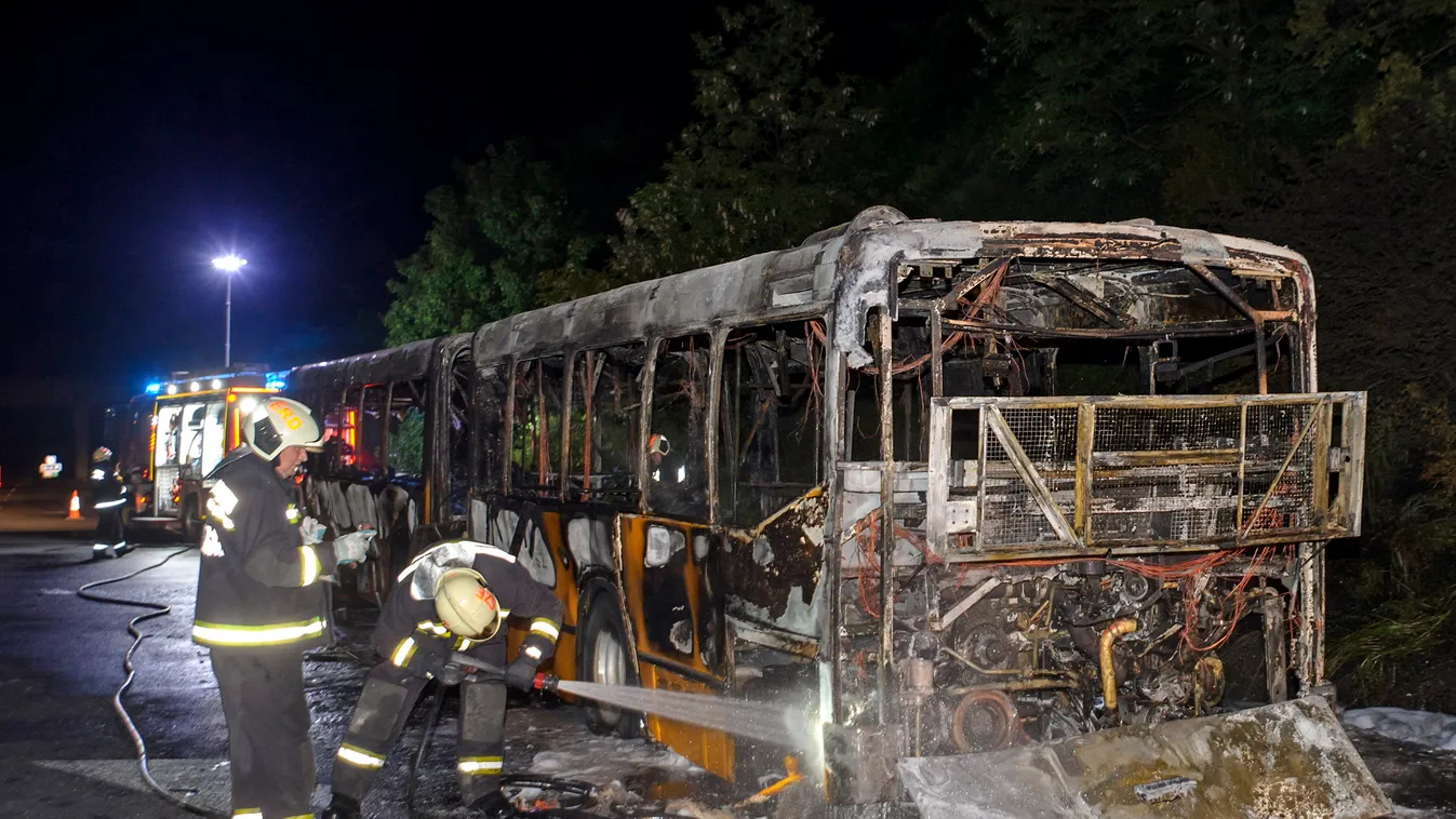 Az életükért futottak az utasok Érdnél: porig égett a busz