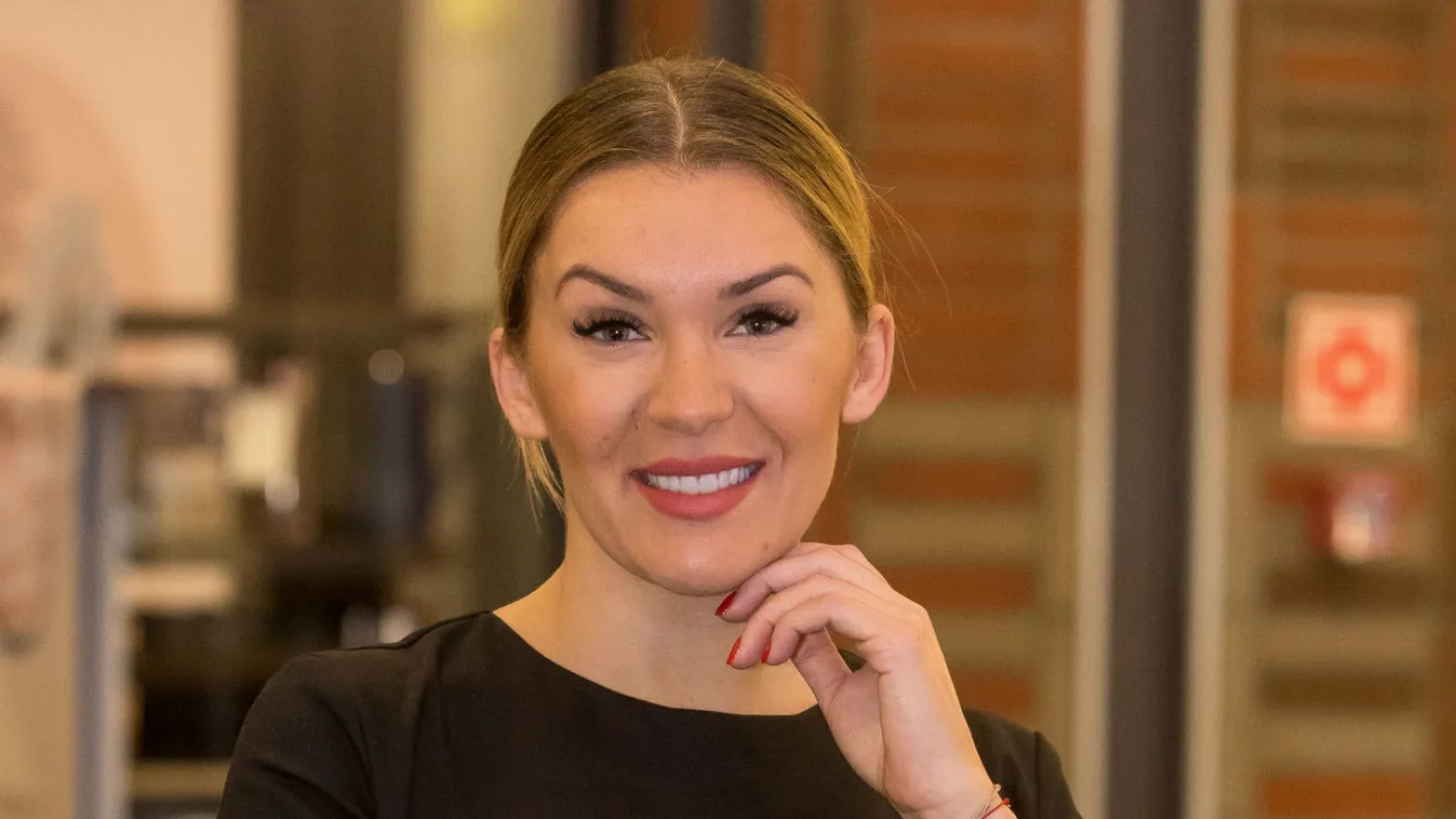 Hatalmas az öröm Hódi Pameláénál, együtt a család