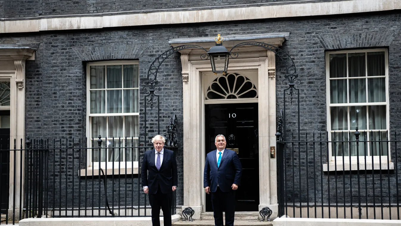 Itt vannak a fotók, megérkezett Londonba Orbán Viktor