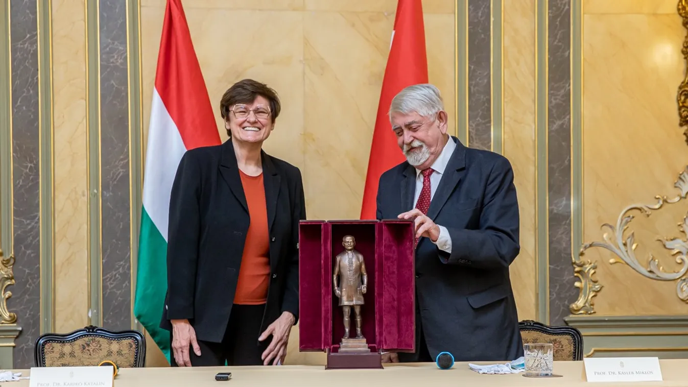 Karikó Katalin elárulta a Ripostnak, mekkora díjat kapott