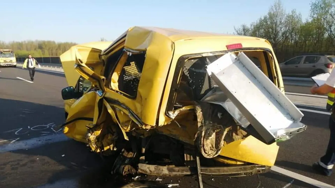 Durva fotó: ebből a rommá tört kocsiból szállt ki élve a sofőr a leállósávban