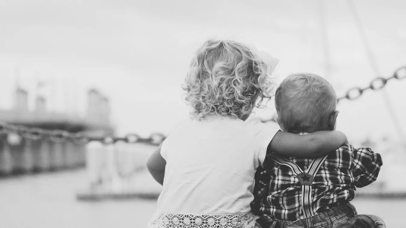 Felfoghatatlan tragédia: holtan találták a 3 éves kisfiút és 5 éves nővérét a házukban