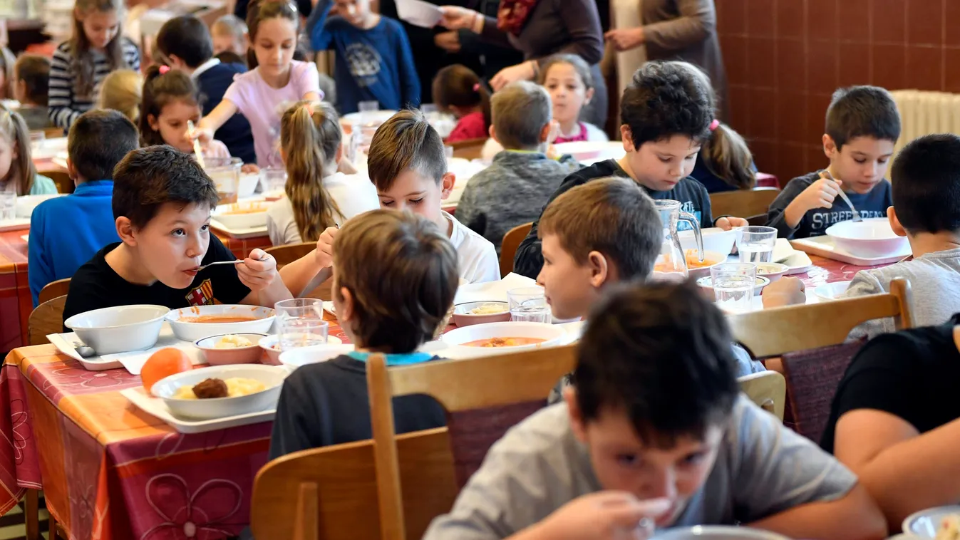 Kitilthatják a menzáról azokat a 16-18 éveseket, akik nincsenek beoltva?