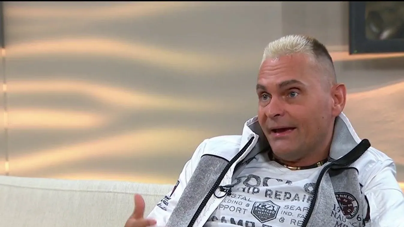 Megdöbbentő fotó került elő a két magyar énekes múltjából