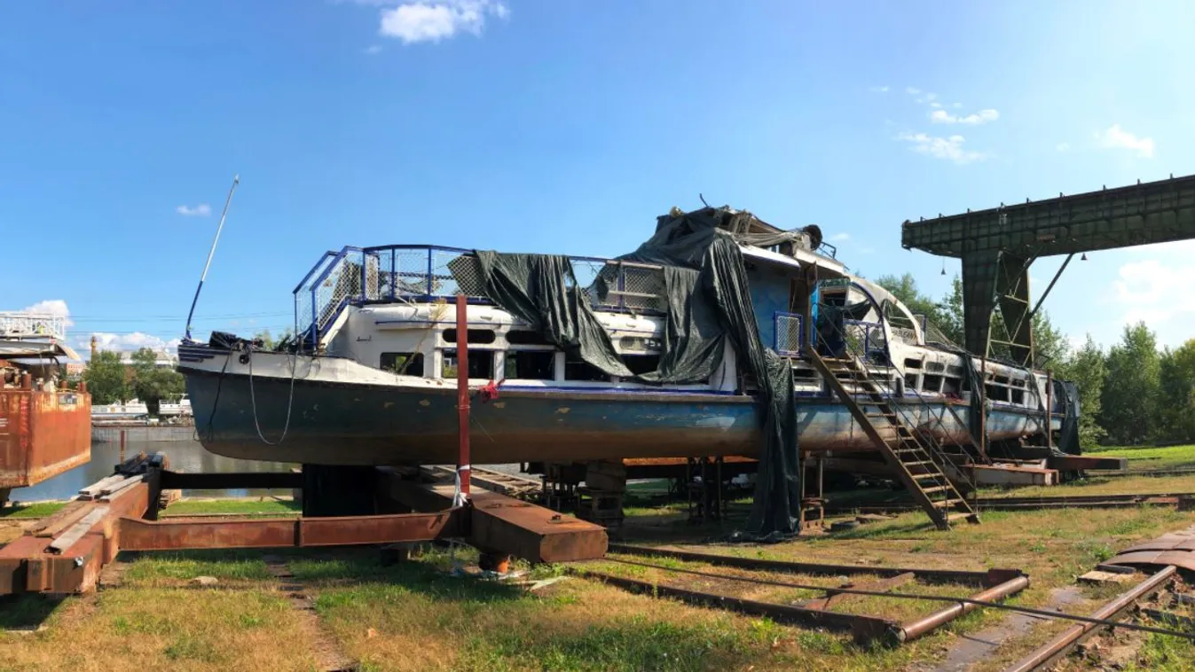 Megdermedt az idő a Hableány roncsában: így néz ki most 28 ember hullámsírja