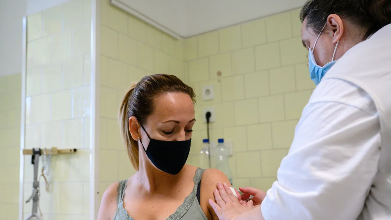 Itt vannak a friss adatok: 5 millió 363 ezer embert oltottak be Magyarországon