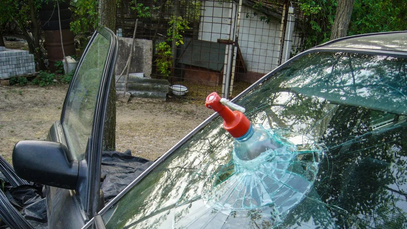 Kis híján leégett az autó: ezeket a tárgyakat ne hagyd a kocsiban nyáron