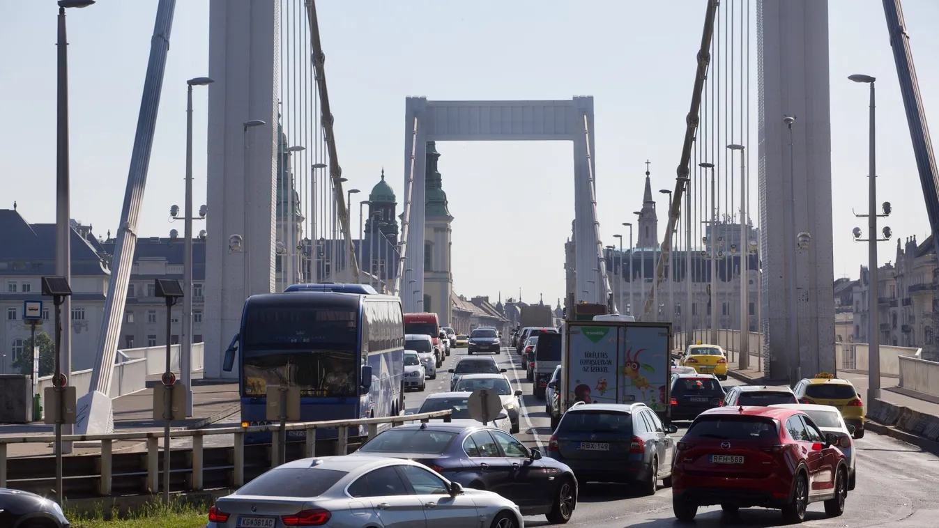 Karácsonyt szidják, mint a bokrot a dugóban ülő autósok - videó
