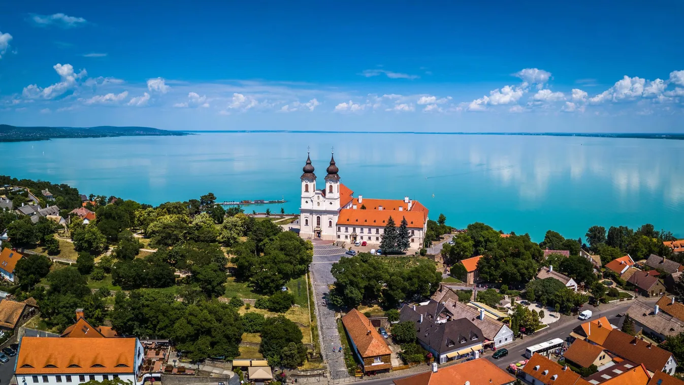 Így néz ki a Balaton vize Tihanynál, ez egészen elképesztő!