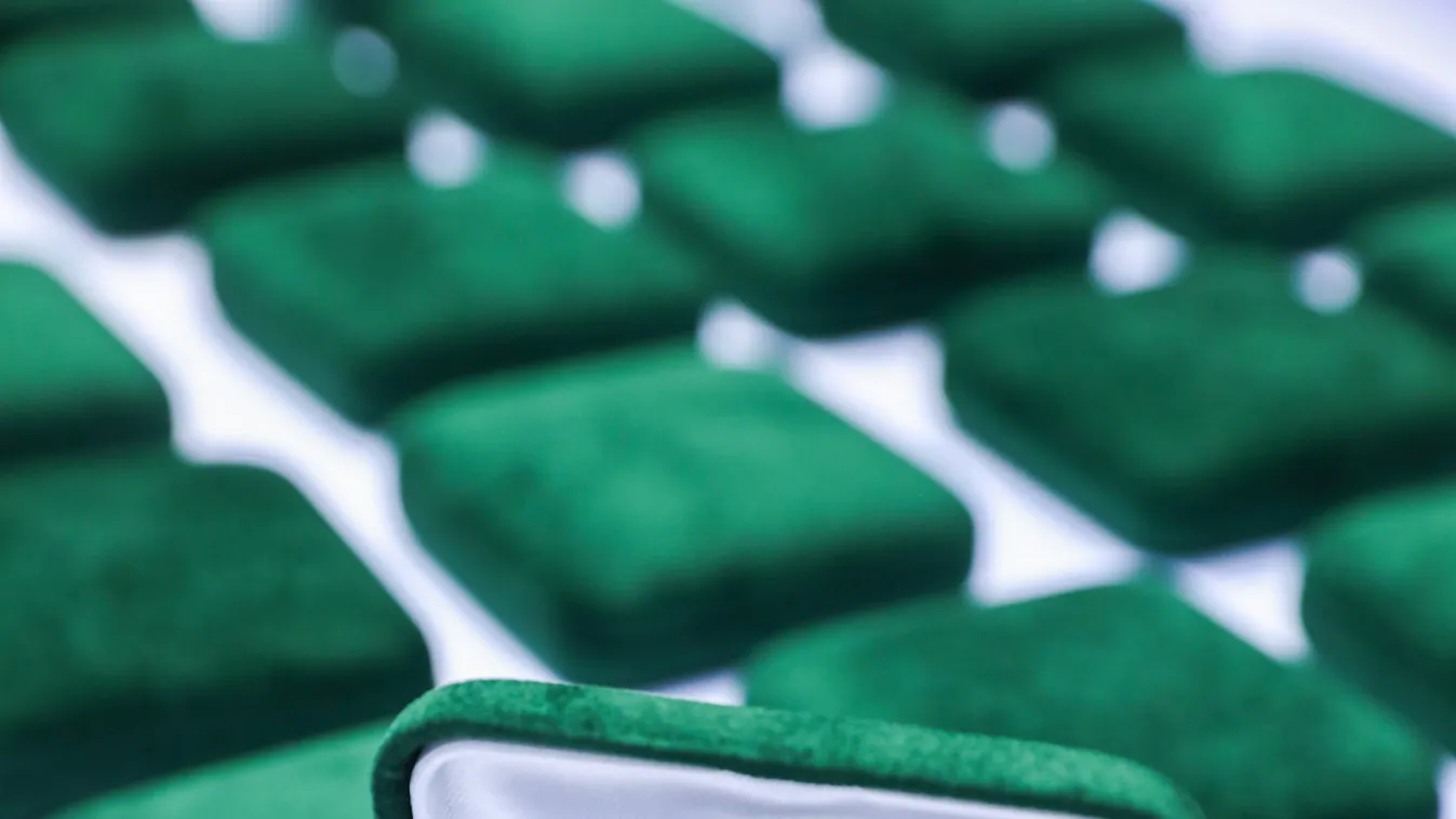 Szent Corona emlékérmet kapott 100 magyar egészségügyi dolgozó