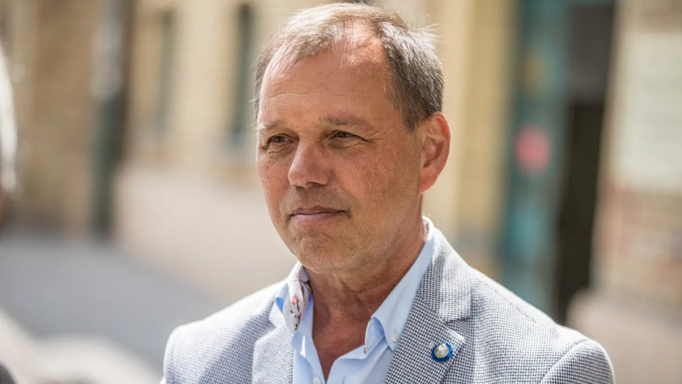 "Más oltások fognak jönni" - Szlávik János szerint új vakcinákra lesz szükség a mutánsok ellen