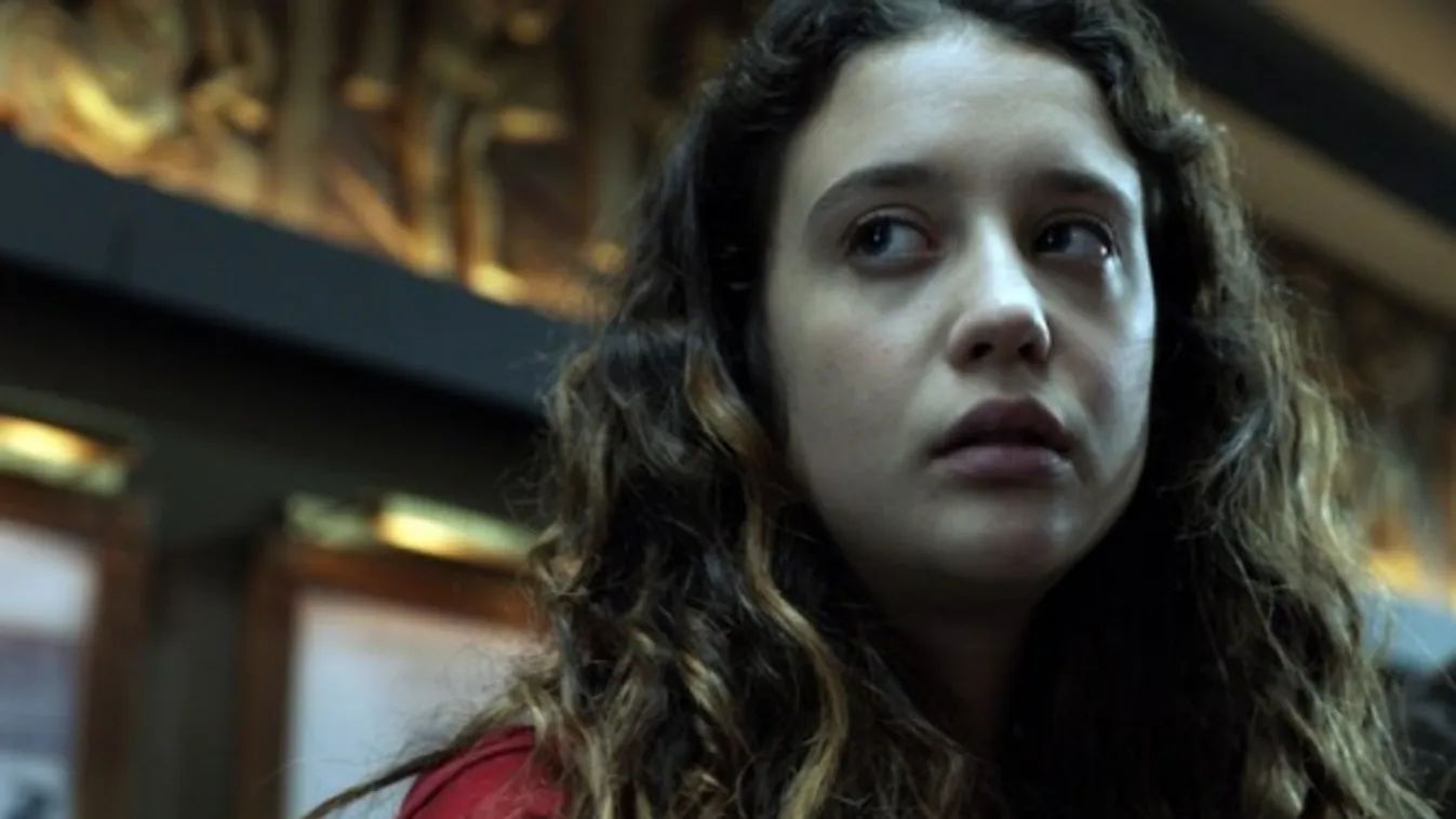 Apró bikiniben szexizett A nagy pénzrablás jócsaja - Fotók