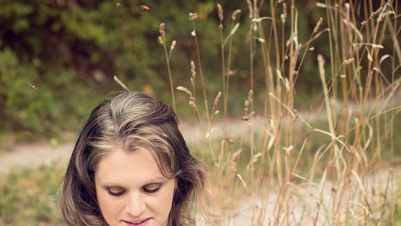 Húszezer méhvel a hasán pózolt a kismama, szörnyű, ami ezután történt - Fotó