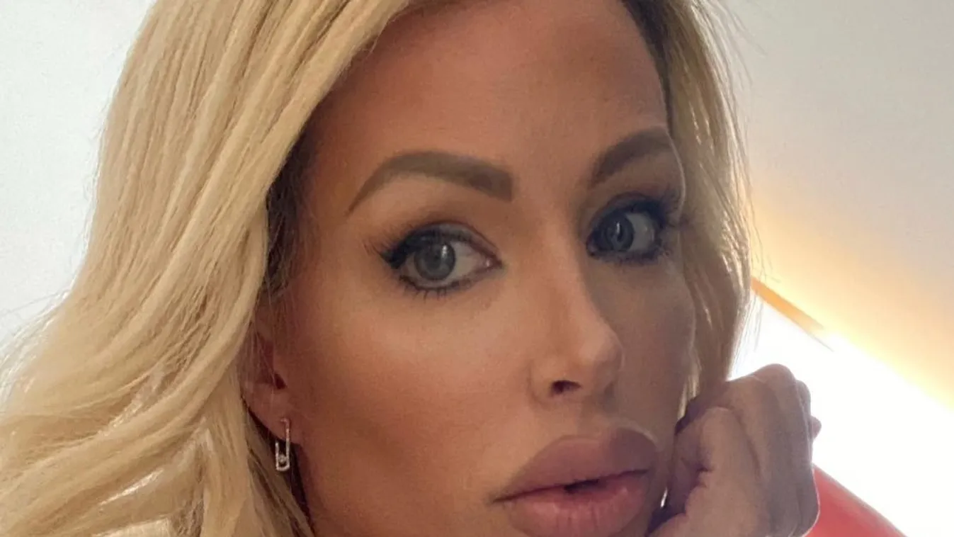 Bugyi nélkül vonaglott a padlón Kelemen Anna, amikor valaki lefotózta - Fotó