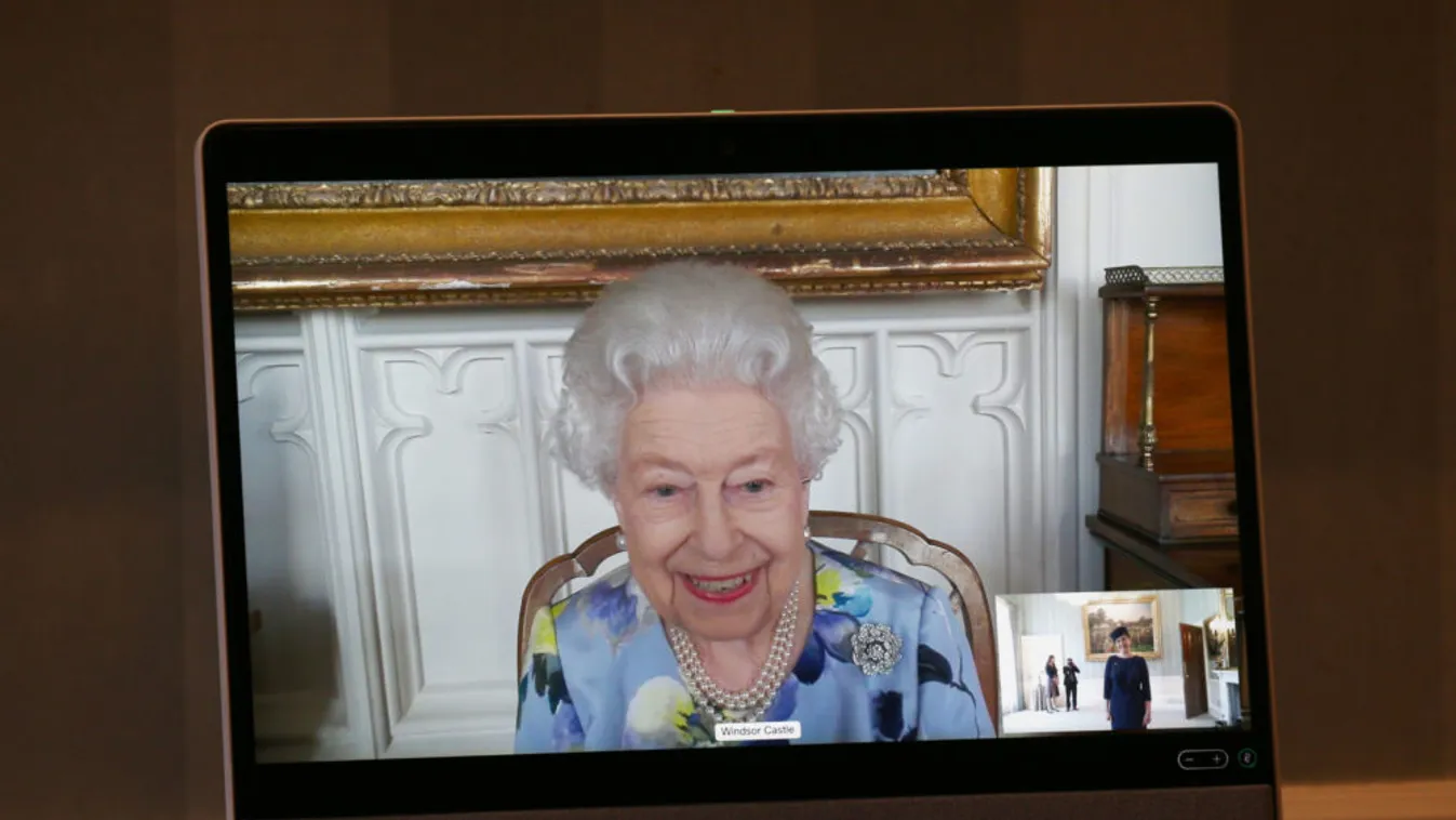 Tényleg a békülés útjára léptek: A királynő már láthatta Harryék kislányát