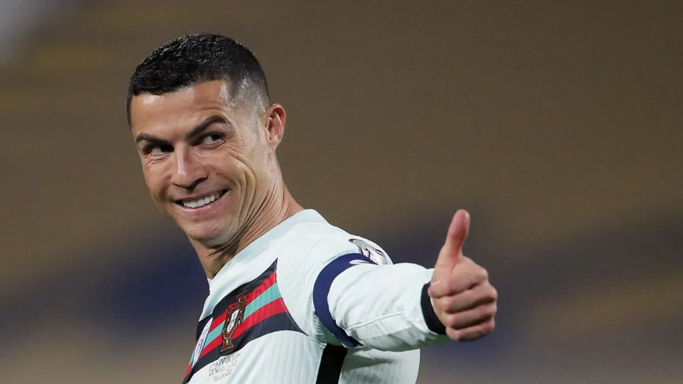 Örömükben sikoltozó drukkerek várták Cristiano Ronaldót és csapatát Budapesten