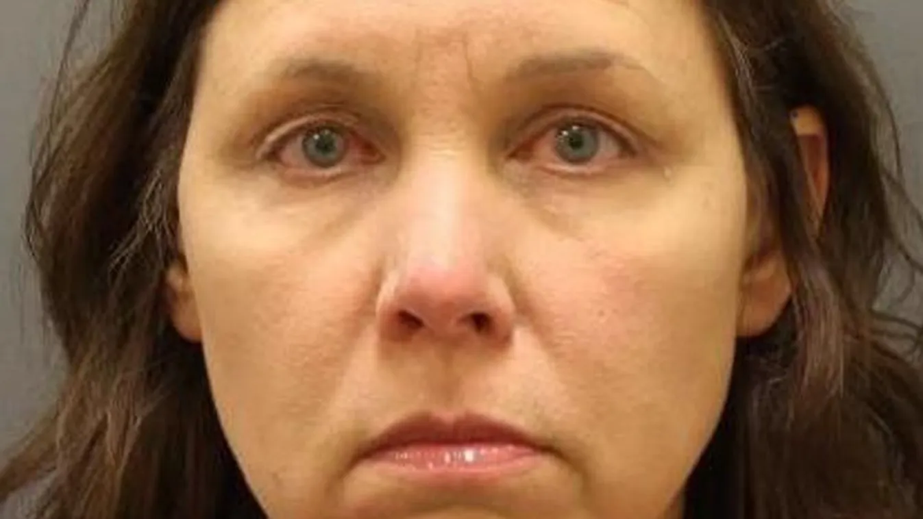 Fiatal diákon próbálta ki tudását ez az orálozó, könnyes szemű tanárnő - Fotó