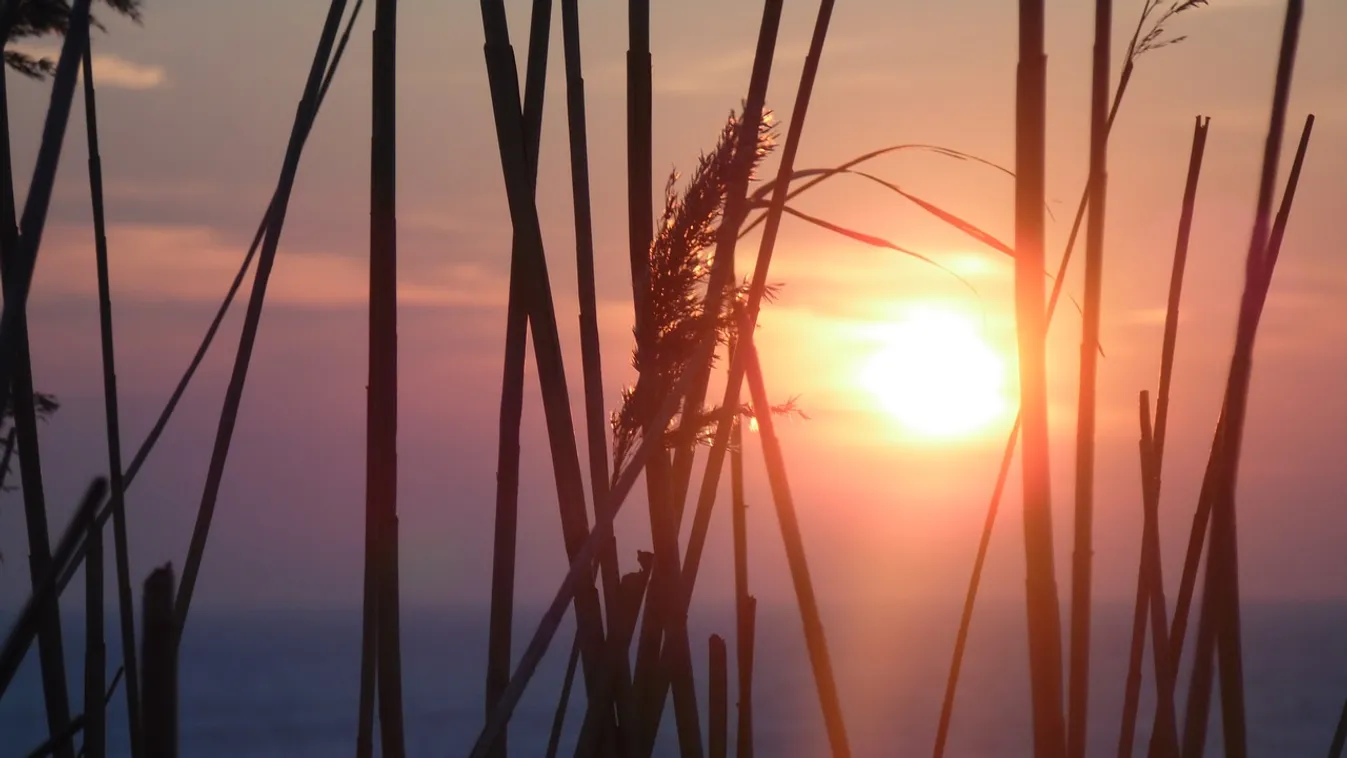 Itt a kánikula: brutális hőséget hoz a szombati időjárás, irány a strand!