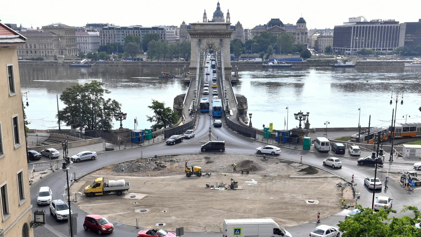 Karácsony eldózeroltatta a Lánchídnál lévő ikonikus virágágyást