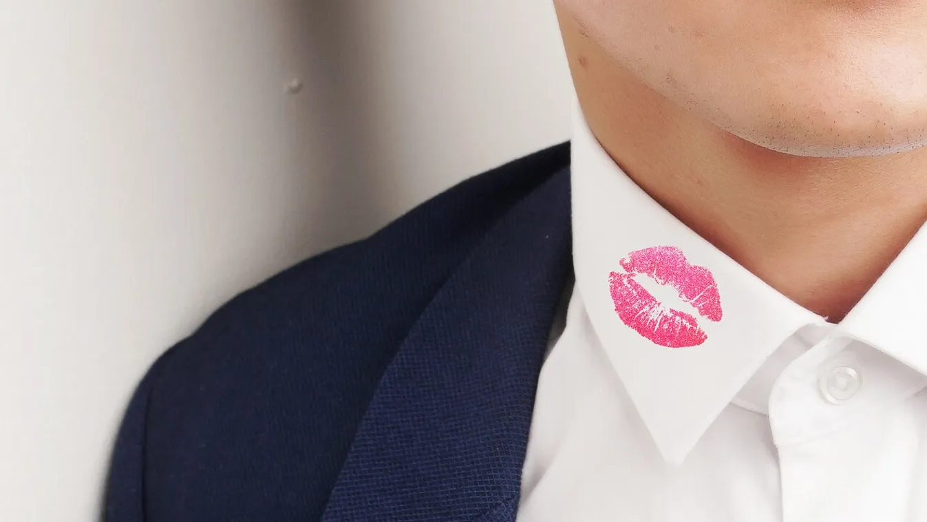 Trükkösen ejtette pofára mindkét nője a két kapura játszó férfit