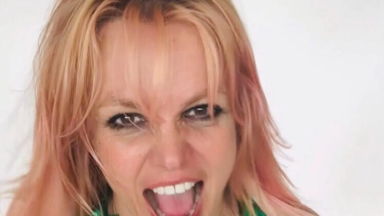 Erre vártak a rajongók: Britney kiposztolta a csupasz popóját