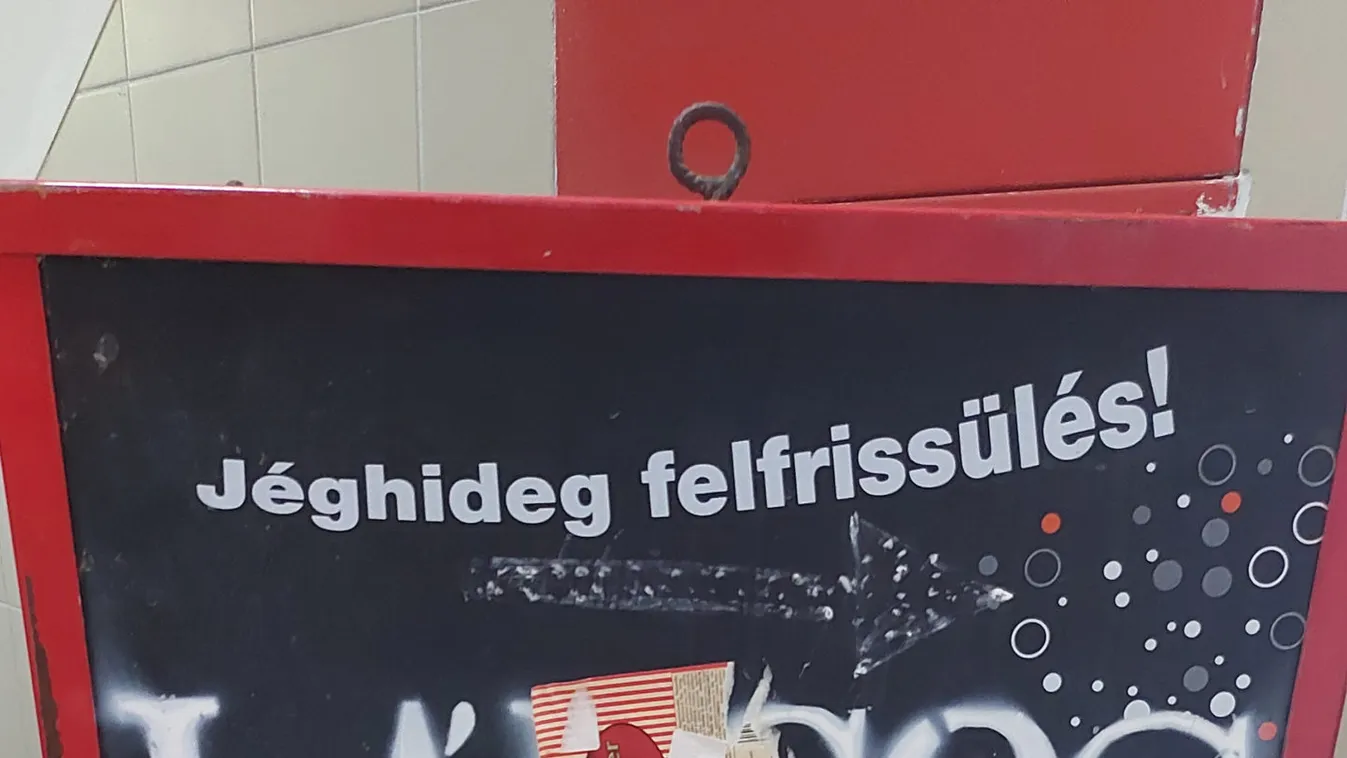 Ezt írta a magyar büfés a Coca-Cola táblájára, szakadunk a nevetéstől