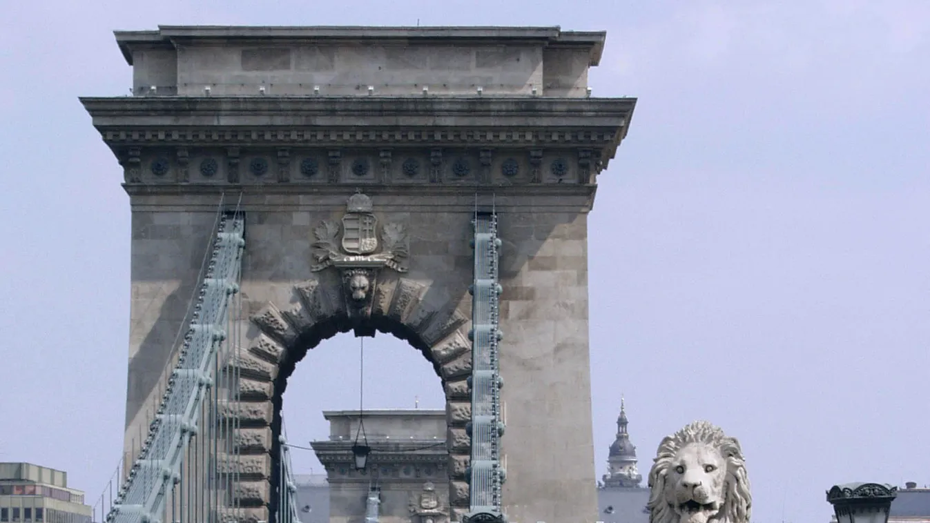 Siratják a Clark Ádám téri ikonikus virágágyást a budapestiek – visszakapják egyáltalán?