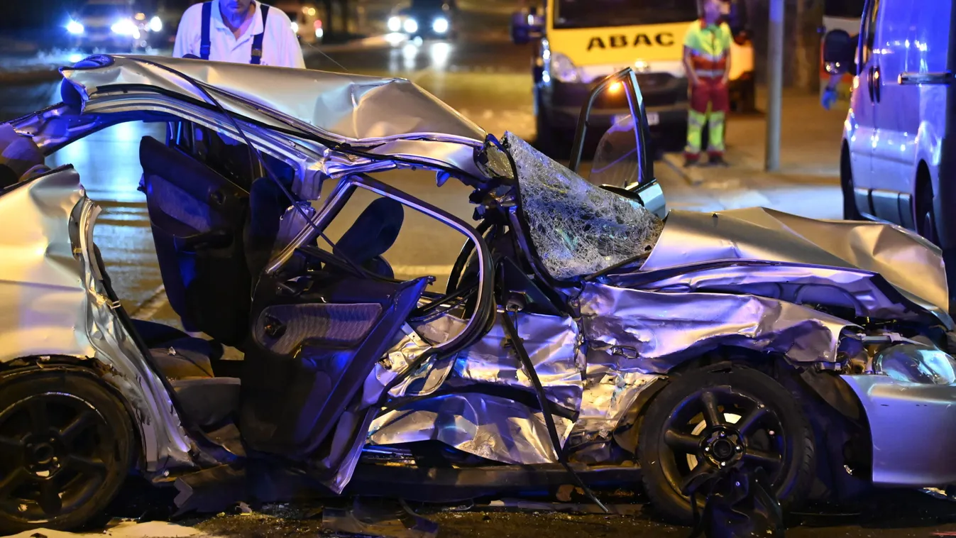 Megrázó fotókat kaptunk a hajnali tragédiáról: két ember élete pillanatok alatt odalett