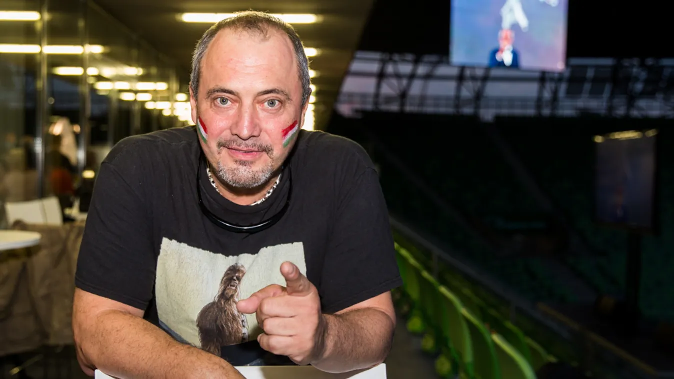 A bulit és  a kannás bort választotta a foci helyett a magyar zenész