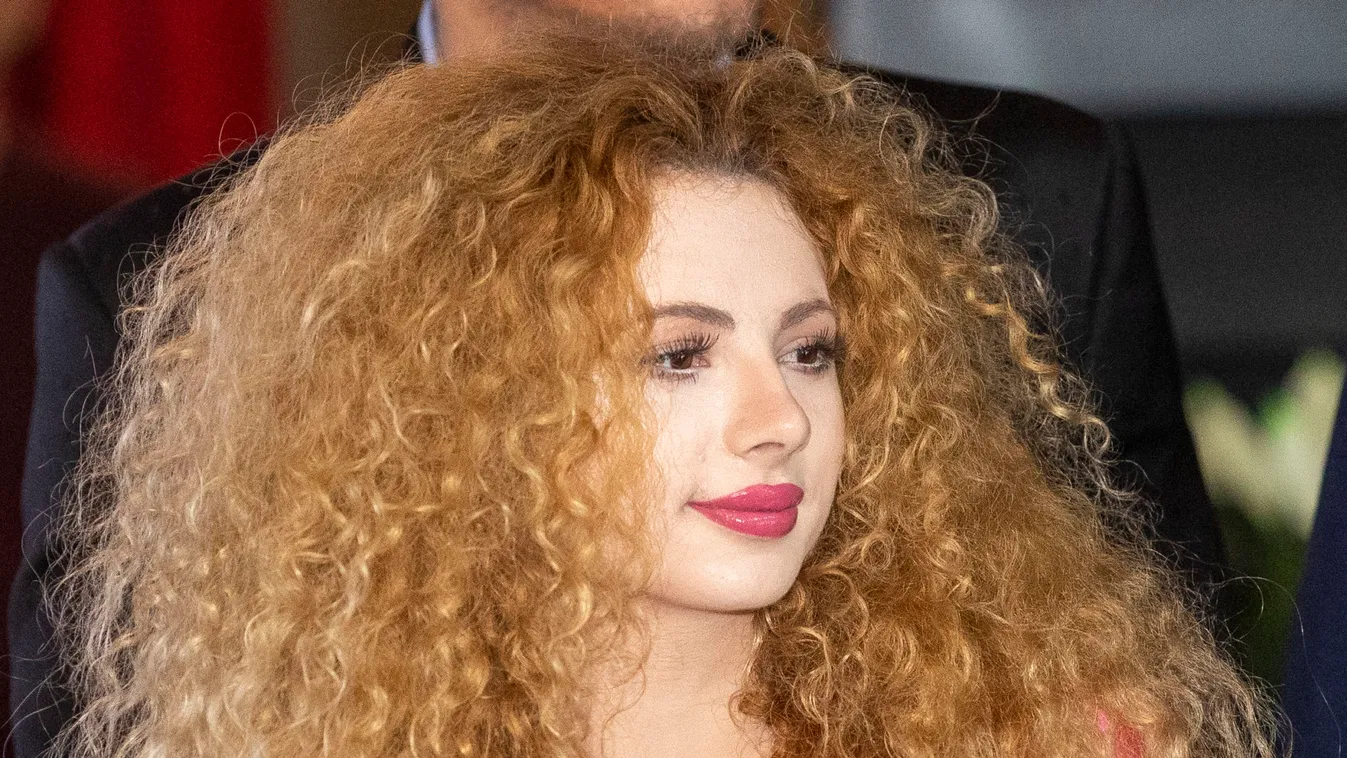 Falatnyi rövidnaciban mutatta meg formás popóját Opitz Barbi