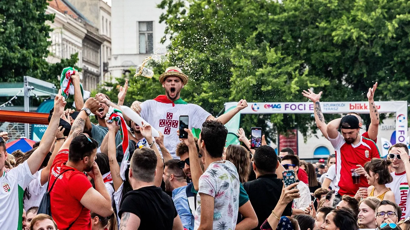Repült a sör, durva tömegjelenet Budapest szívében