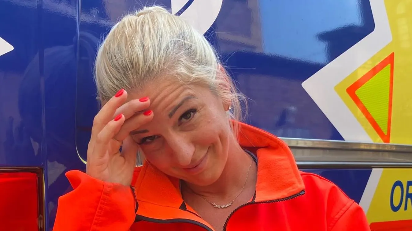 Félmeztelen, csúnyán betintázott bácsi hajtott rá a pesti borozóban a dögös mentőslányra