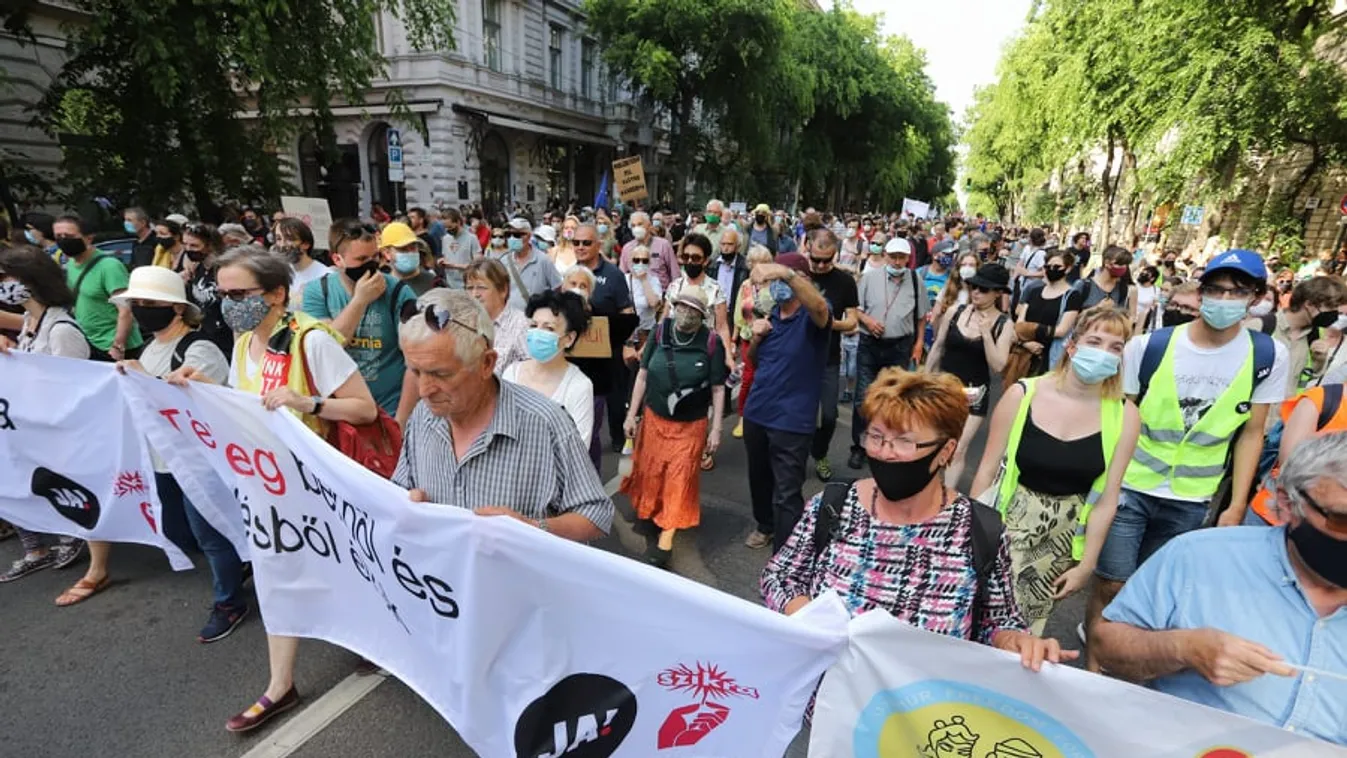 Schanda Tamás: politikai hisztériakeltés a Fudan Egyetem elleni tüntetés