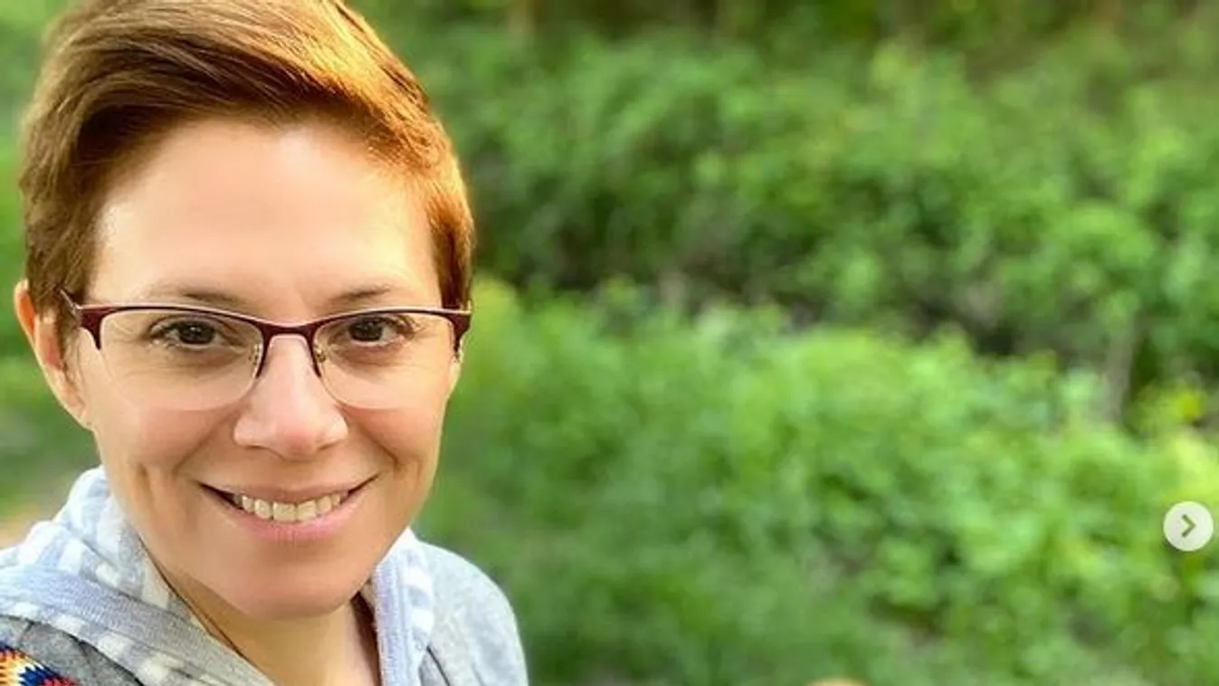 Szinetár Dóra meghatódott: Ma én is kézbe vettem az "unokámat"