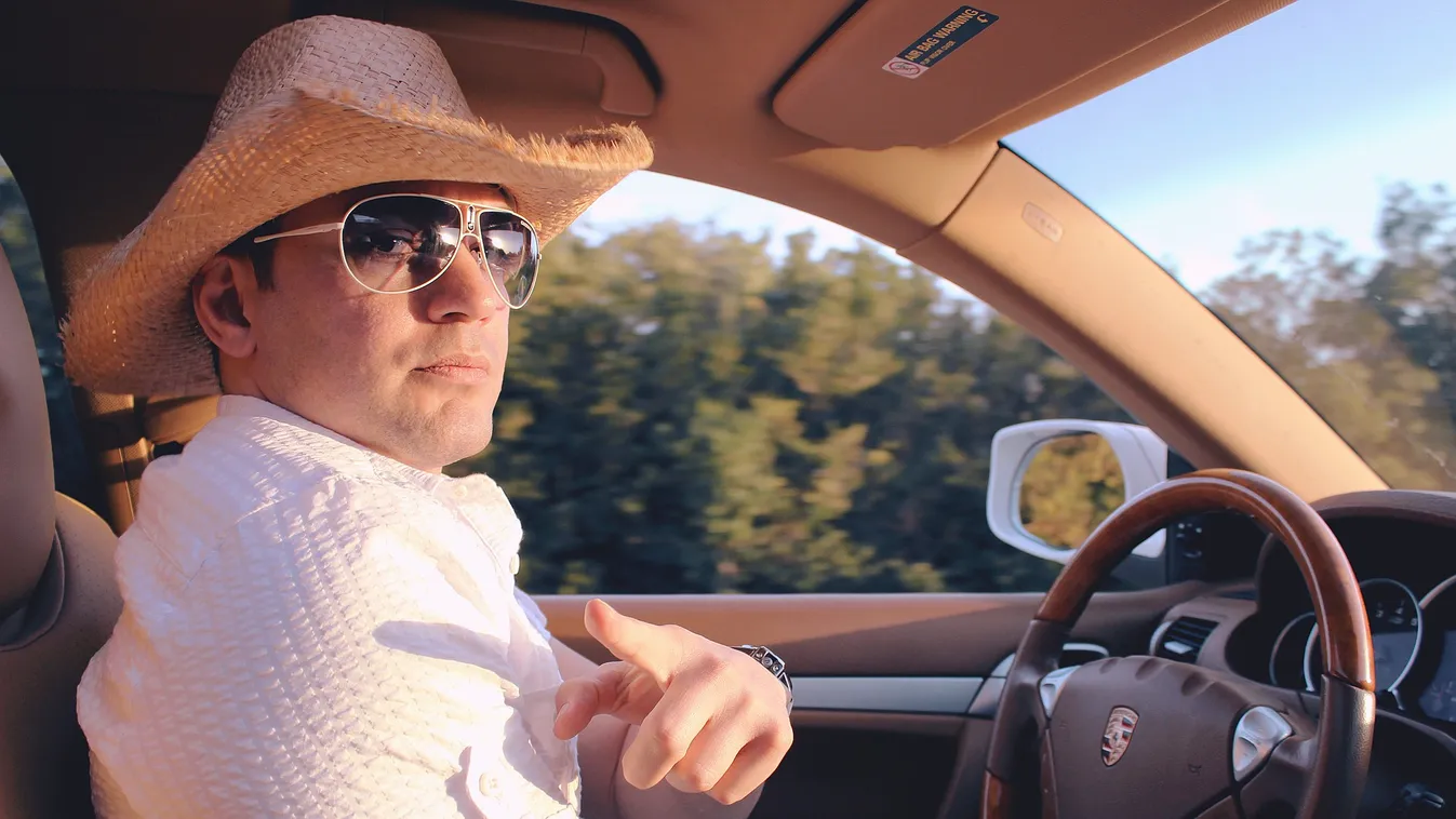 Ilyet se láttunk még! Biojelzőlámpa irányítja a forgalmat a szomszédban