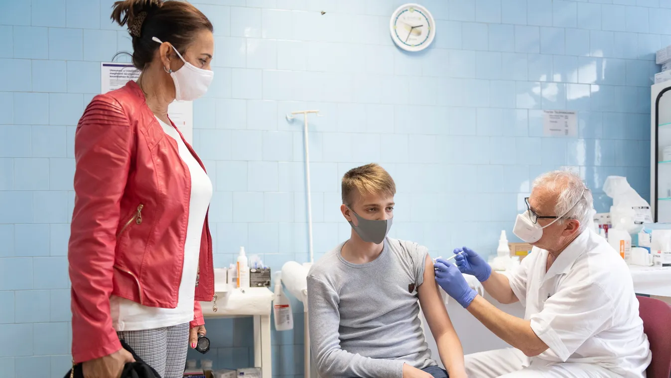 Figyelmeztet a magyar gyógyszerész: álhír terjed a vakcináról, ezért könnyű bedőlni